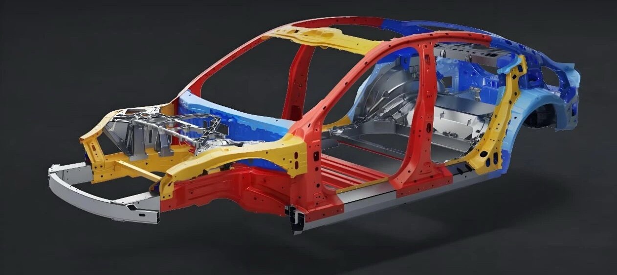 现款SU7车身结构。CTB结构，怎么也得有横梁来安装座椅啊，你不会以为座椅装在电