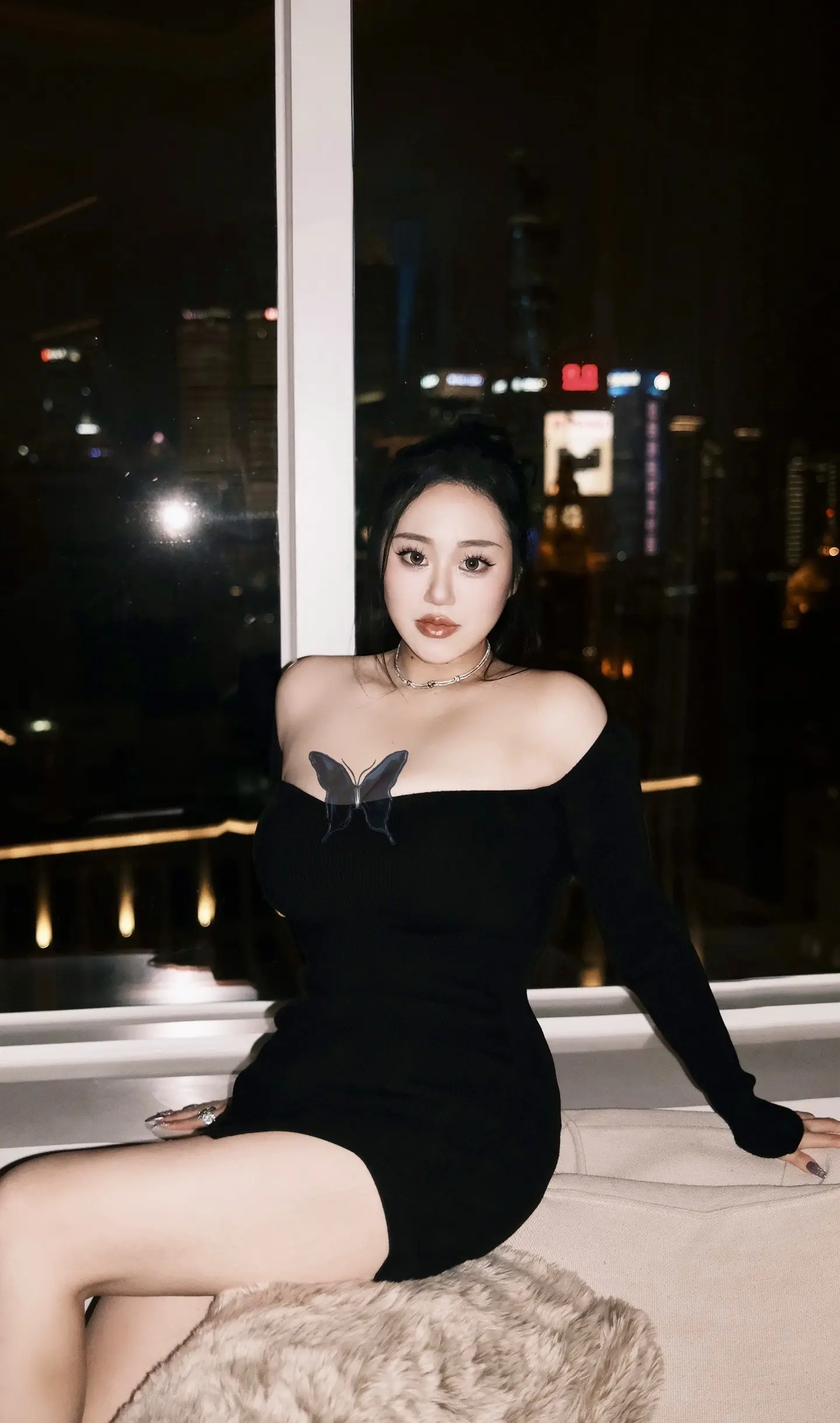 “在我耳边温柔的哼”