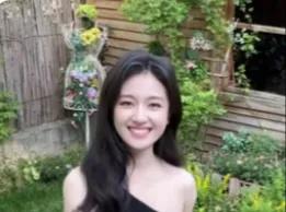 **李兰迪首度公开泳装写真 元气少女诠释健康美学新风尚**

7月盛夏，95后实