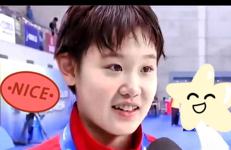 张家齐的跳水动作，被称作“教科书级别”，不是夸奖，是事实。
她绷直的脚尖、几乎无