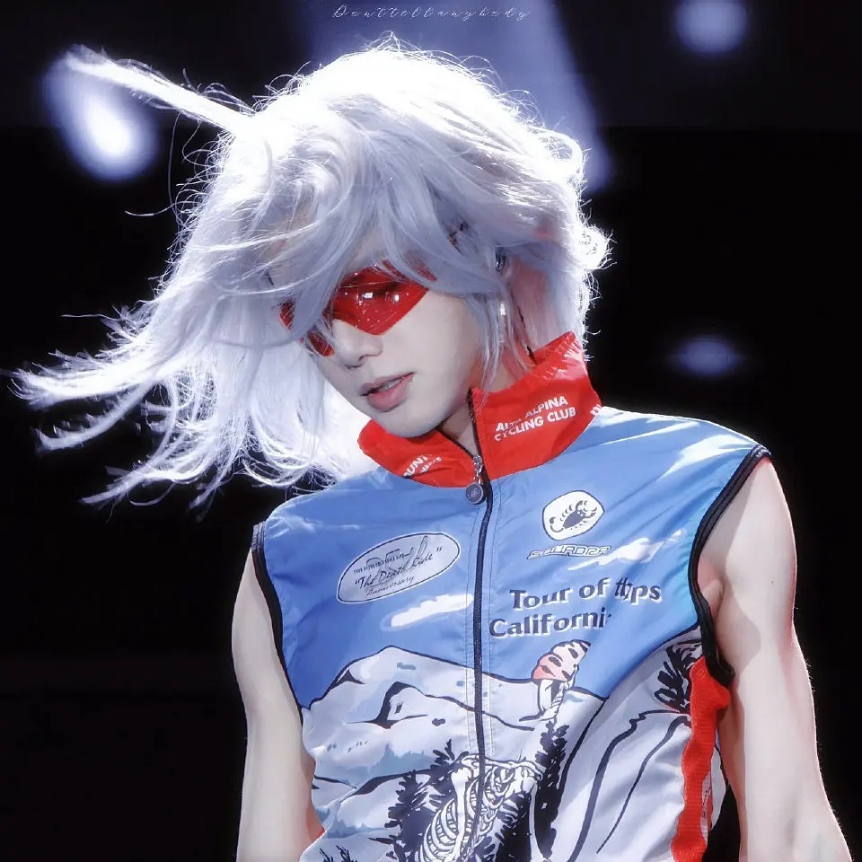 华晨宇[超话]好帅🥰华晨宇这几场音乐节造型都好好看 ​​​