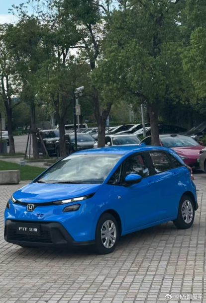 本田飞度 好好地车，越改越丑，不会改可以不用强行改[怒]大v聊车 ​​​