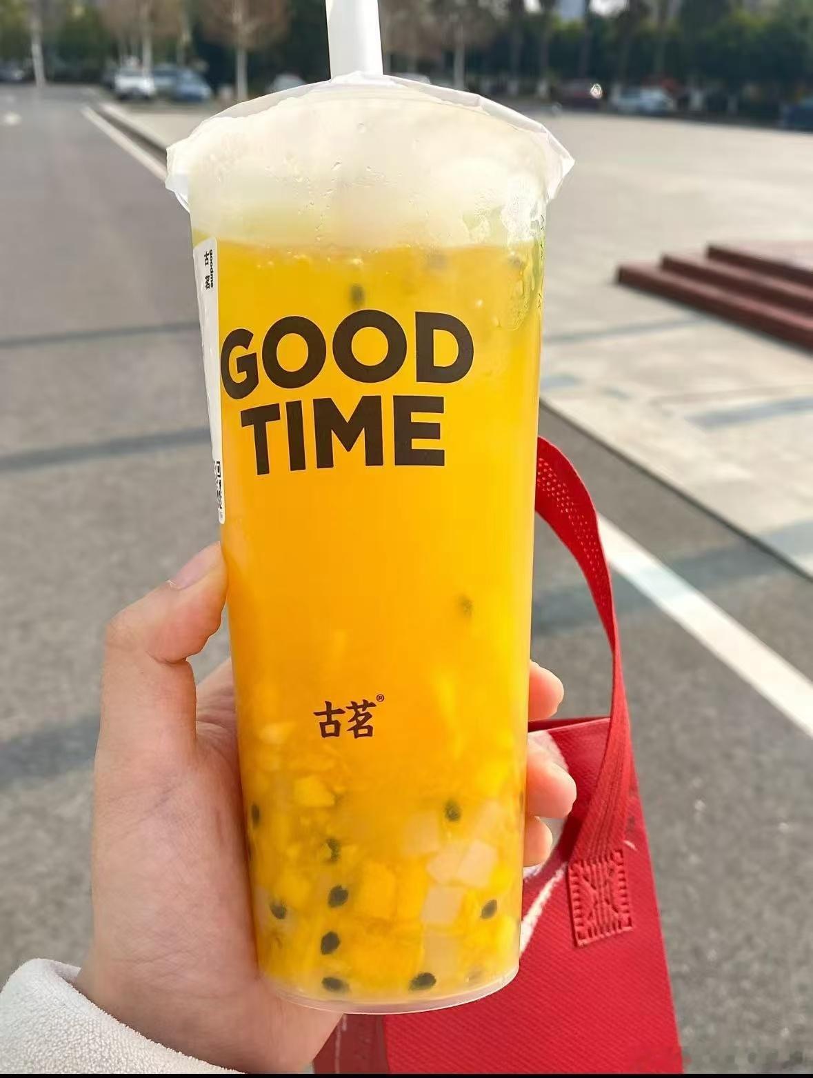 古茗星穹铁道联名新立绘古茗星穹铁道 这次刀哥的西装立绘实在是太有型了！无敌星穹铁