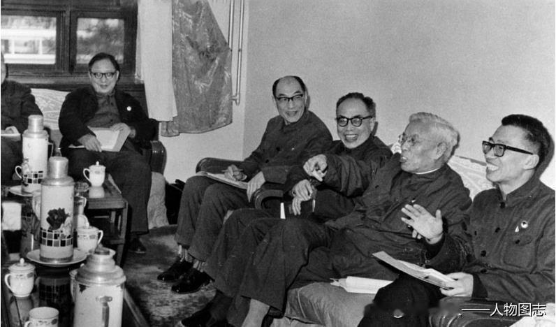 1978年3月19日-23日，全国科学大会分组座谈，学习和讨论讲话和方毅的报告。