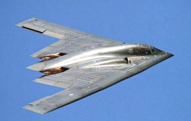 外媒曾宣称：B-21可自由进出中国，并随意轰炸，中国根本拦不住！

先说说这款被