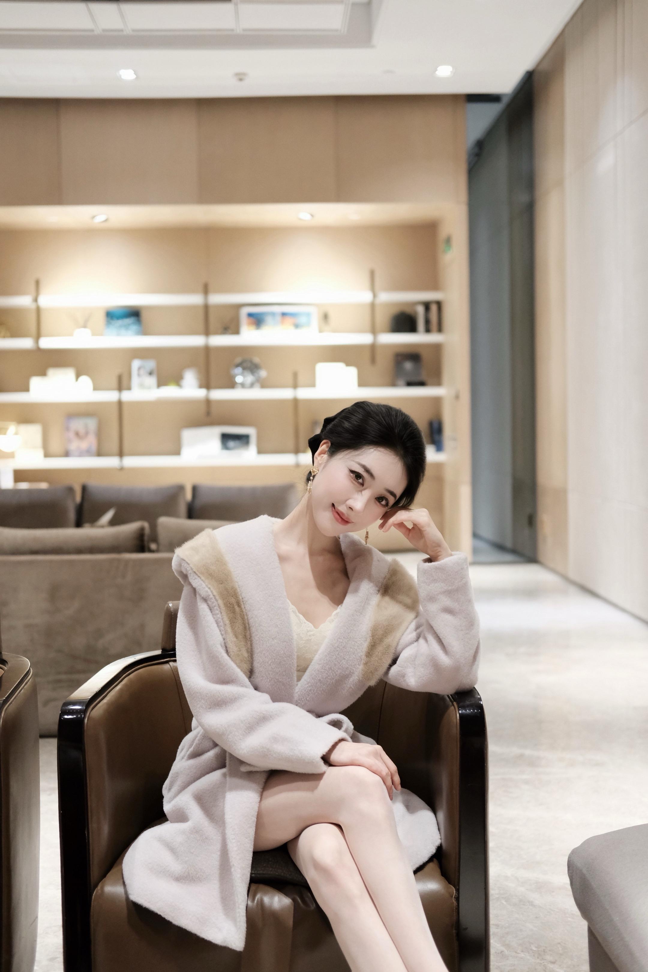 遇见她 如春水映梨花