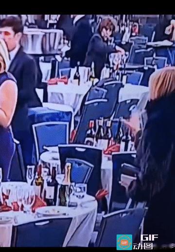 王冰汝说，参加白宫记者晚宴要交500美元/人，有300桌，一桌十人！

说是白宫