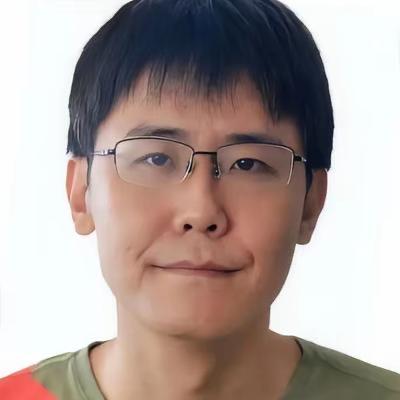 2002年，22岁的清华高材生刘海洋，在动物园将浓硫酸先后泼向五只熊，本以为会遭