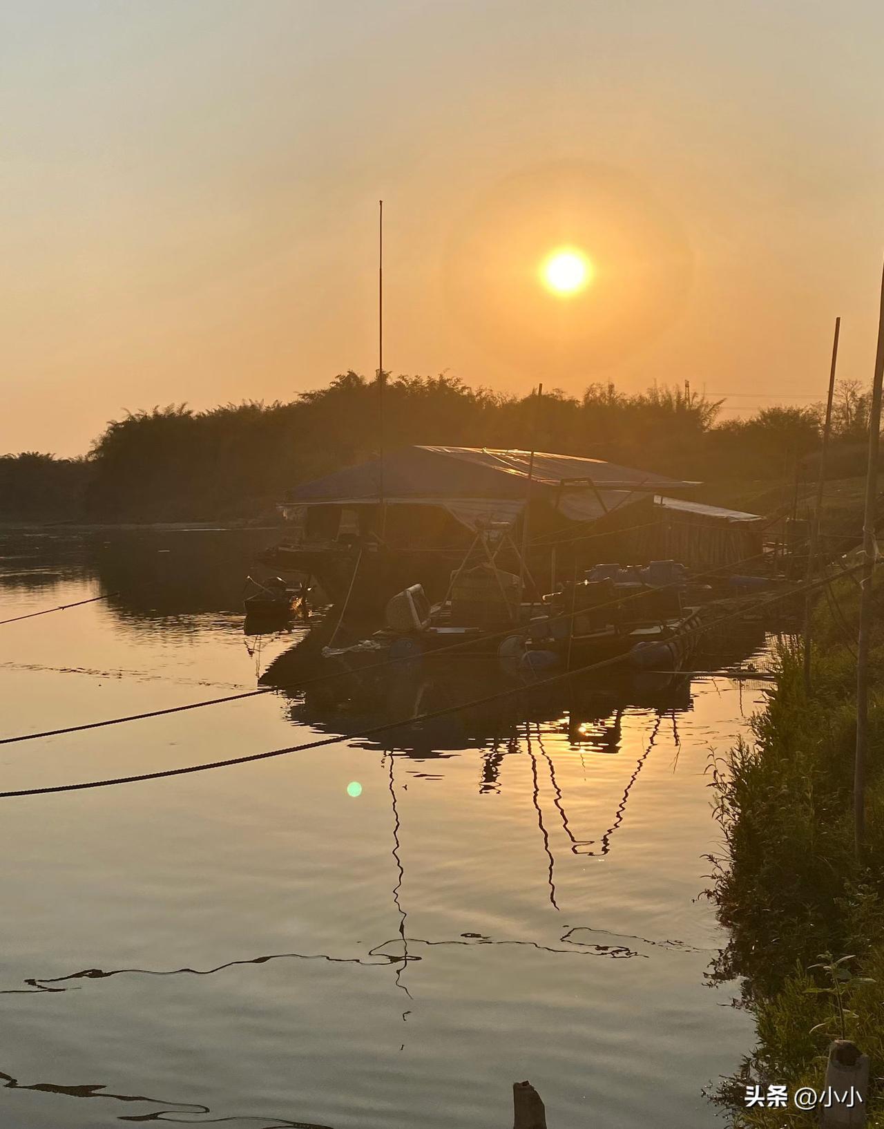 催收把欠款的事
用短信的形式群发给同事

不过这些短信像诈骗一样，没几个人会讨论