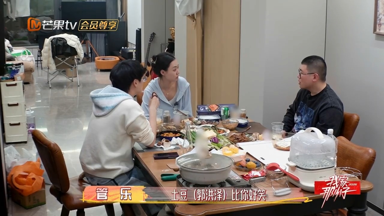 吕严谈土豆比自己好笑 吕严也太实诚了，节目里直接说自己被搭档盖过光芒，还自认不如