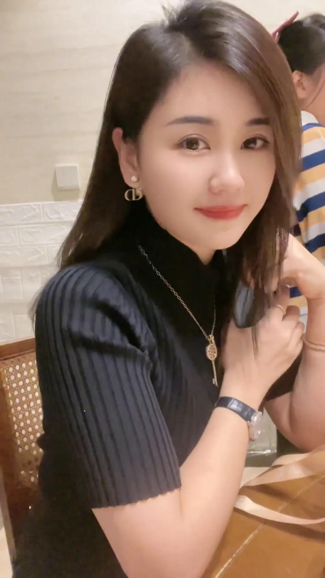 爱情可以是轰轰烈烈的，也可以是平平淡淡的，只要你爱上他，所有的毛病就不是毛病了。