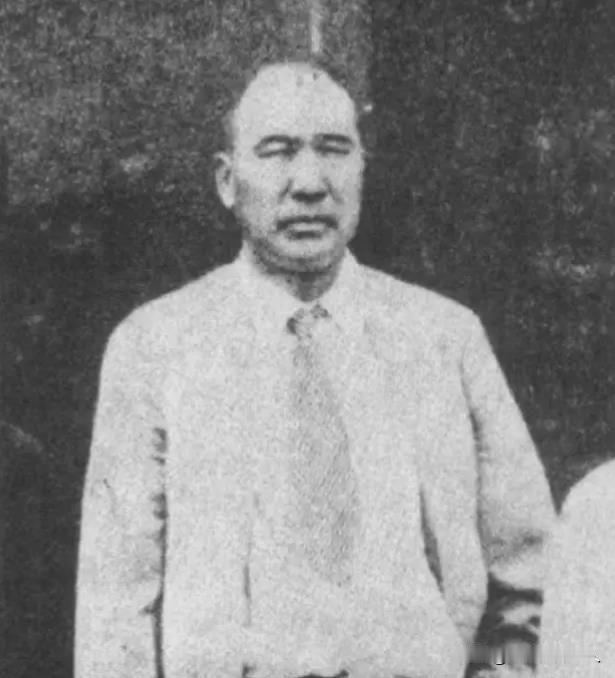 韩复榘携妻子宴请张宗昌，张宗昌调戏道“你在山东顶了我的窝子，我今天顶了你太太的窝
