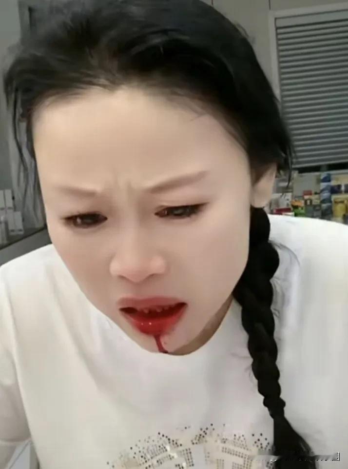 草帽姐又出幺蛾子了

草帽姐徐桂花最近又出幺蛾子了，竟然直播间说自己的儿媳妇和学