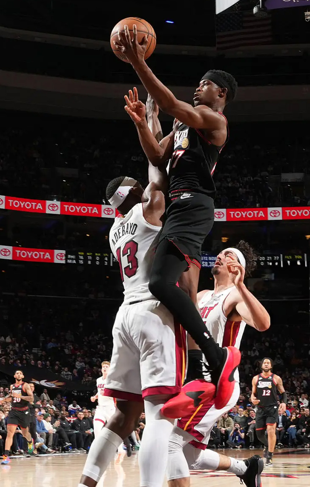 VJ·埃奇科姆 · adidas DON Issue 7登场39分钟，12投8中