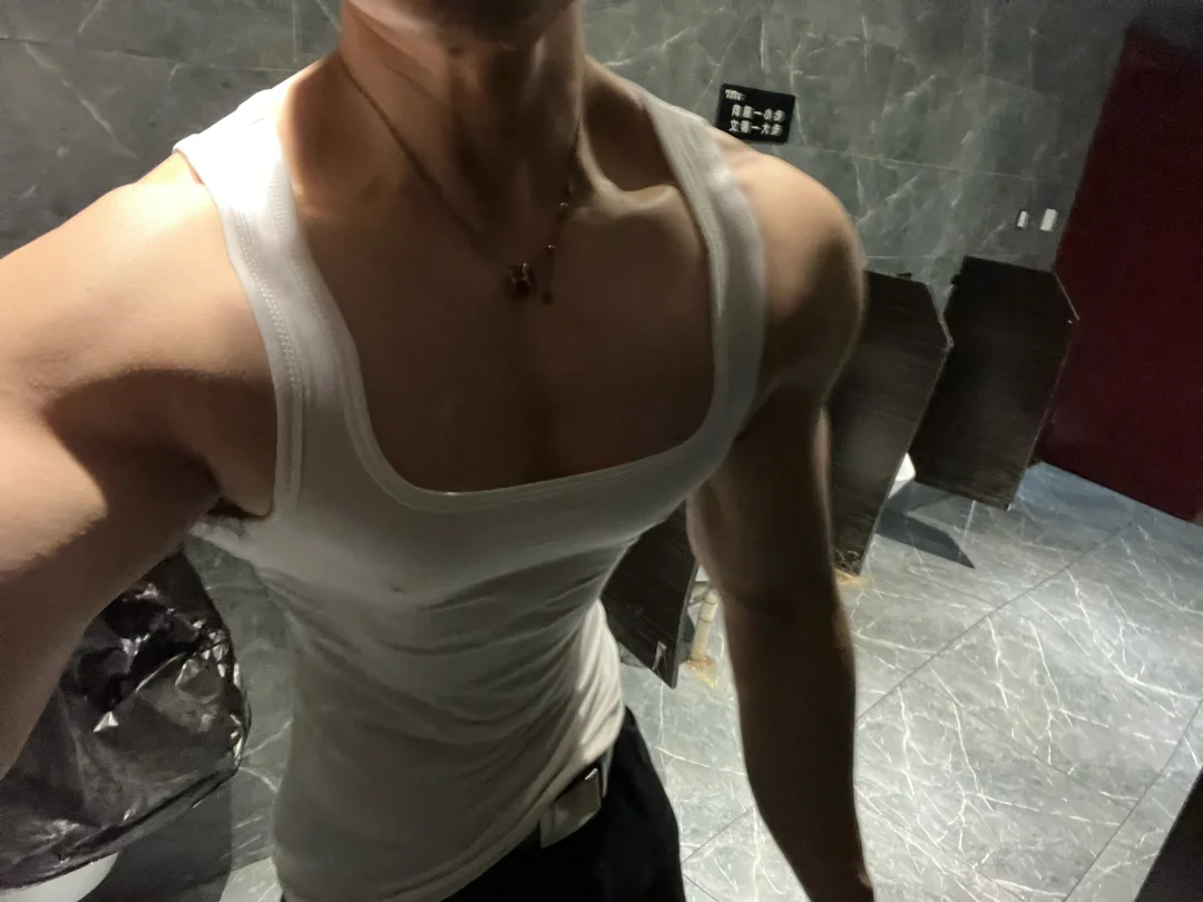 白色训练背心申请出战