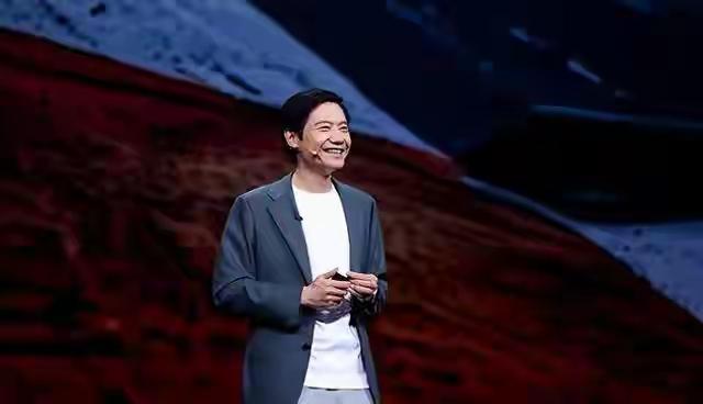 增程市场暴跌24.9%，小米却偏偏选这时候杀进来了。
新品牌叫“澎程”，独立运营