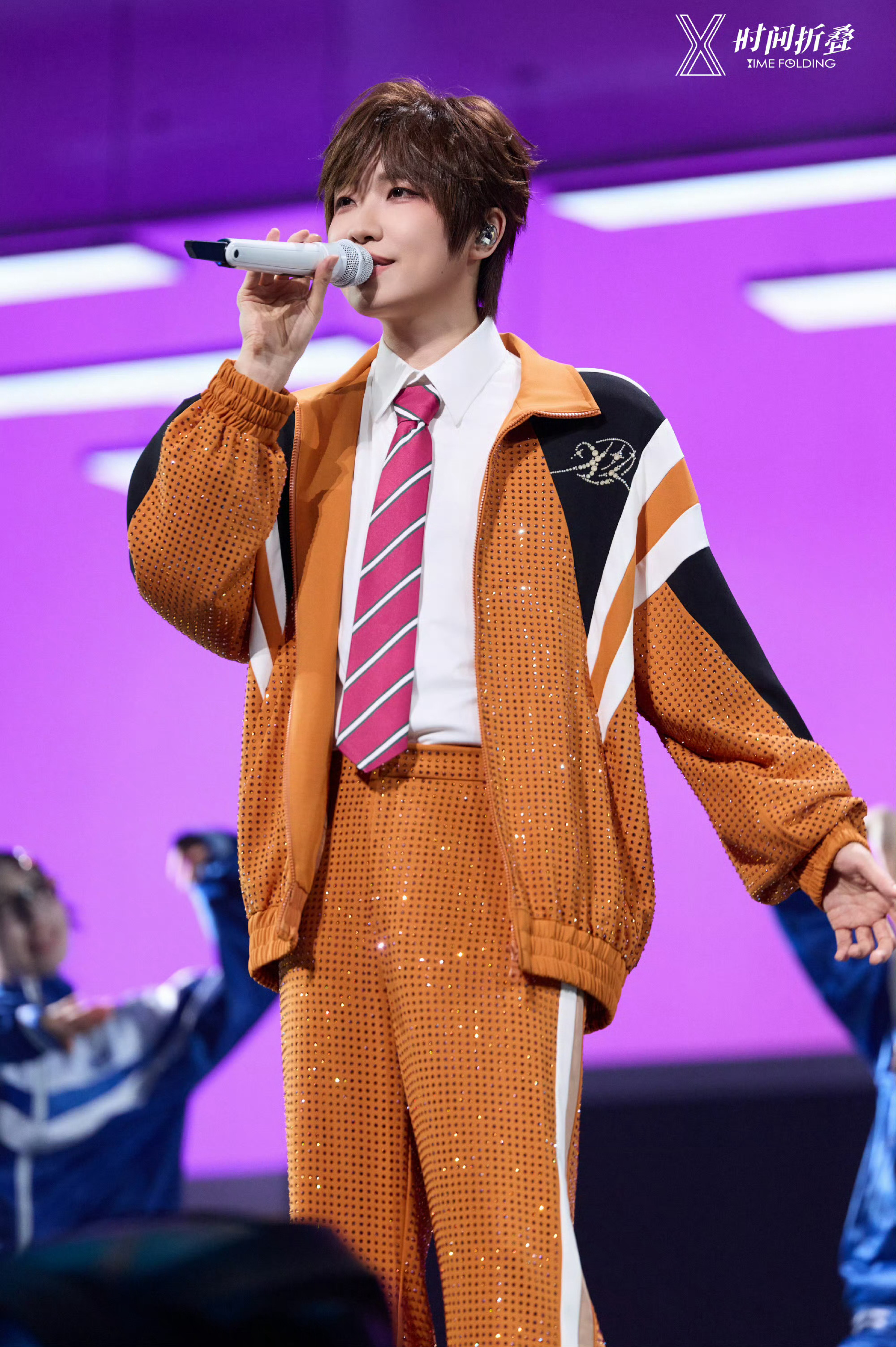 徐良是有点霸总浪漫在的徐良演唱会星空顶徐良自带霸总氛围感拉满！身为公司老板，审美