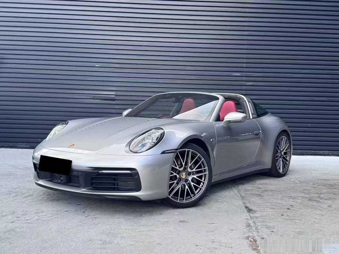 保时捷23款911Targa 4 满配，GT银-红内红顶，23年8月上牌，850