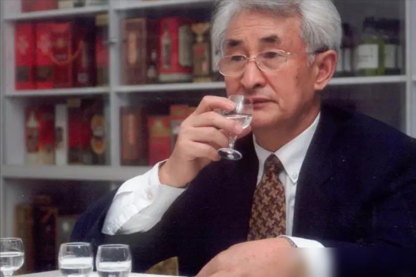 茅台集团前董事长季克良有个让人惊掉下巴的习惯——48年喝了整整两吨茅台，算下来每
