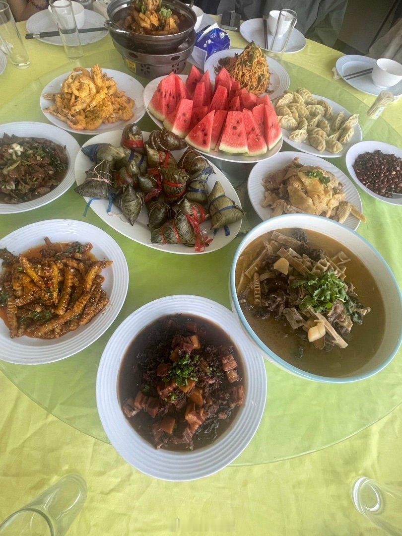 我们节日加餐了哈 