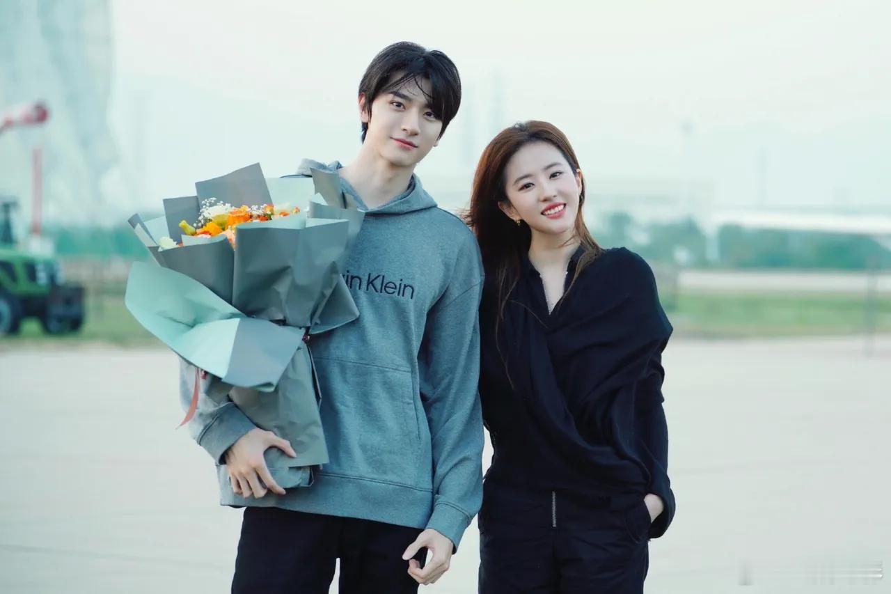 《玫瑰的故事》今日收官了虽然何西出场的次数并不多，但能有这样的一次难得的机会和很