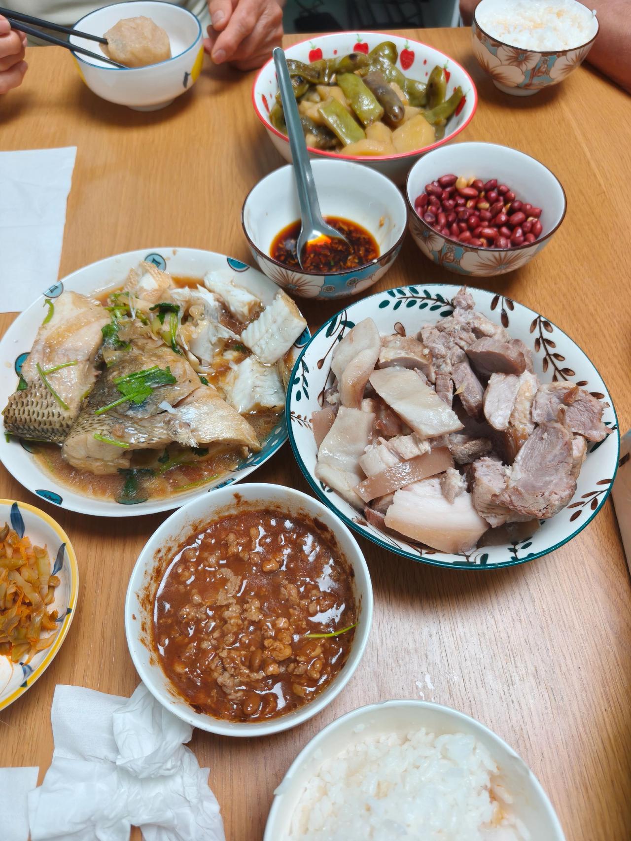 肉酱是最好吃的。有谁认识这些美食 晒出我的家乡菜 这是真正的硬菜 巴适得很家乡菜