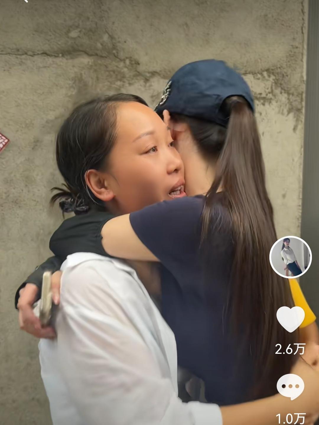 全网心疼蓉儿！离开江西含泪告别，婷大宝夫妇公开为她洗白真相
 
蓉儿更新视频，记