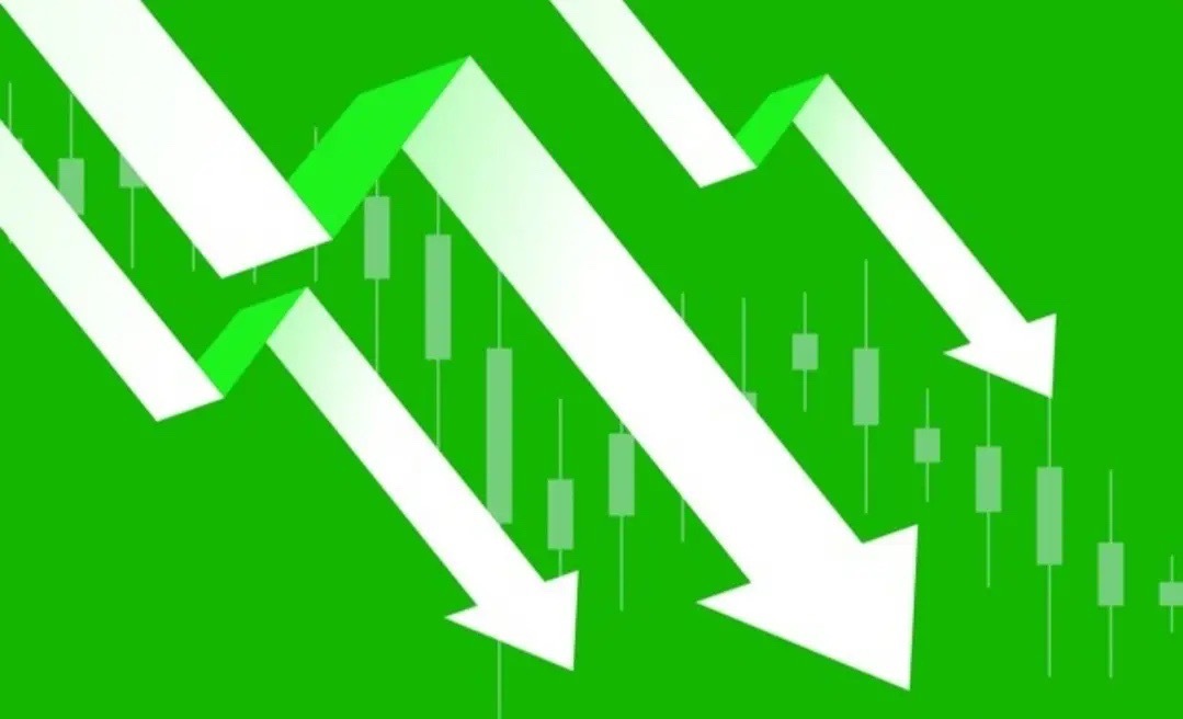 股民别慌！兄弟姐妹们来增援了。今天A股再次全线下跌，创业板和科创板更是大跌超过2