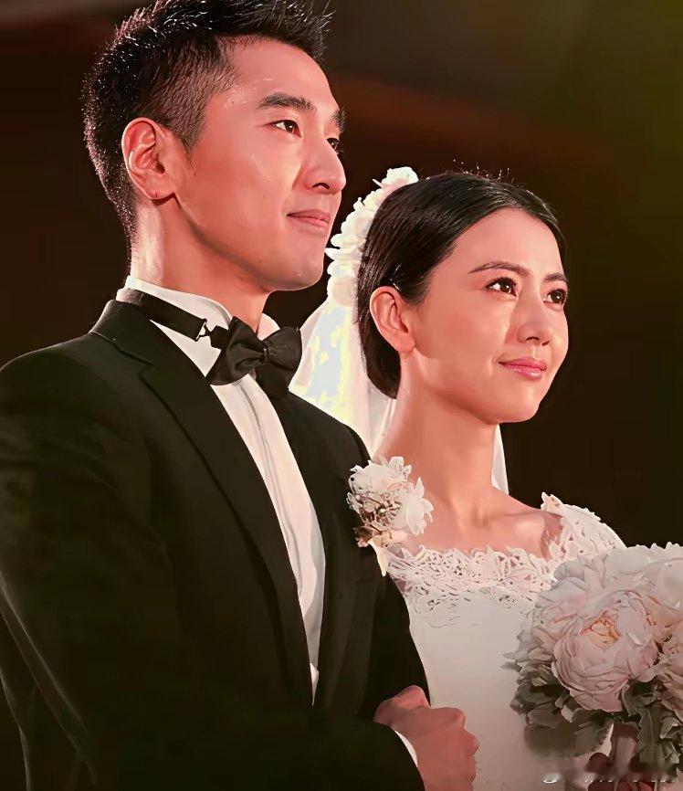 2000 年，被高圆圆追得走投无路，张亚东回家就和老婆窦颖（窦唯妹妹）离婚，同居