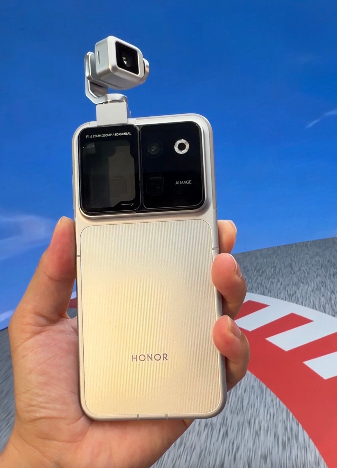 猜对价格送红包，今晚19点荣耀Robot Phone 发布，价格多少钱起步，第一