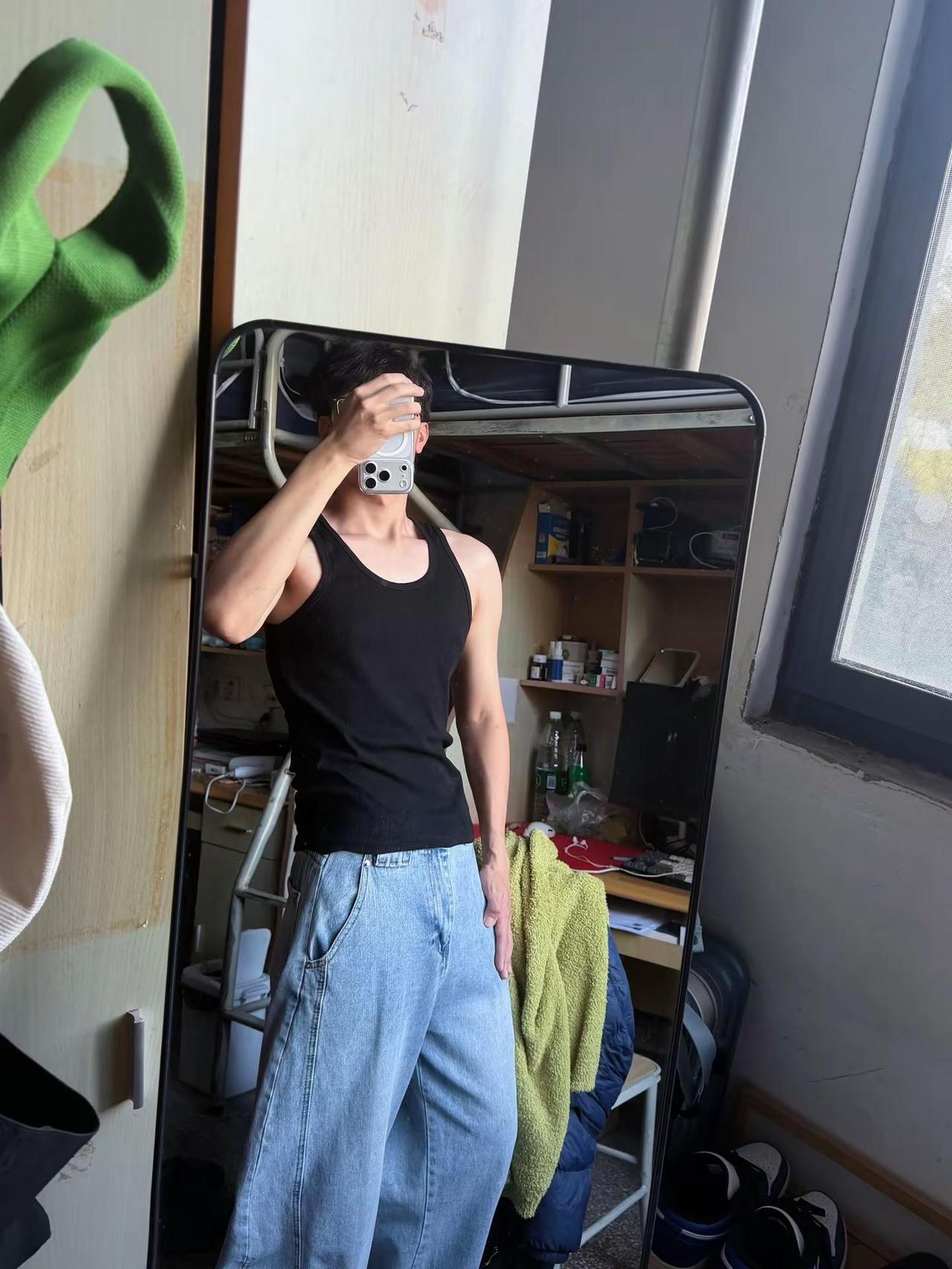 不念旧，旧的不去新的不来穿衣显瘦 反差 男大