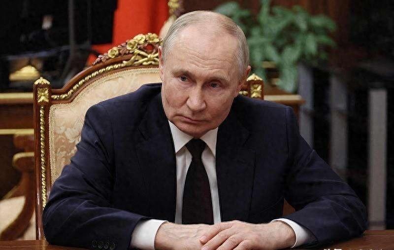 俄外长刚走，俄舰就靠湛江，普京访华时间也定了。

这回没喊口号，全是实打实的协议