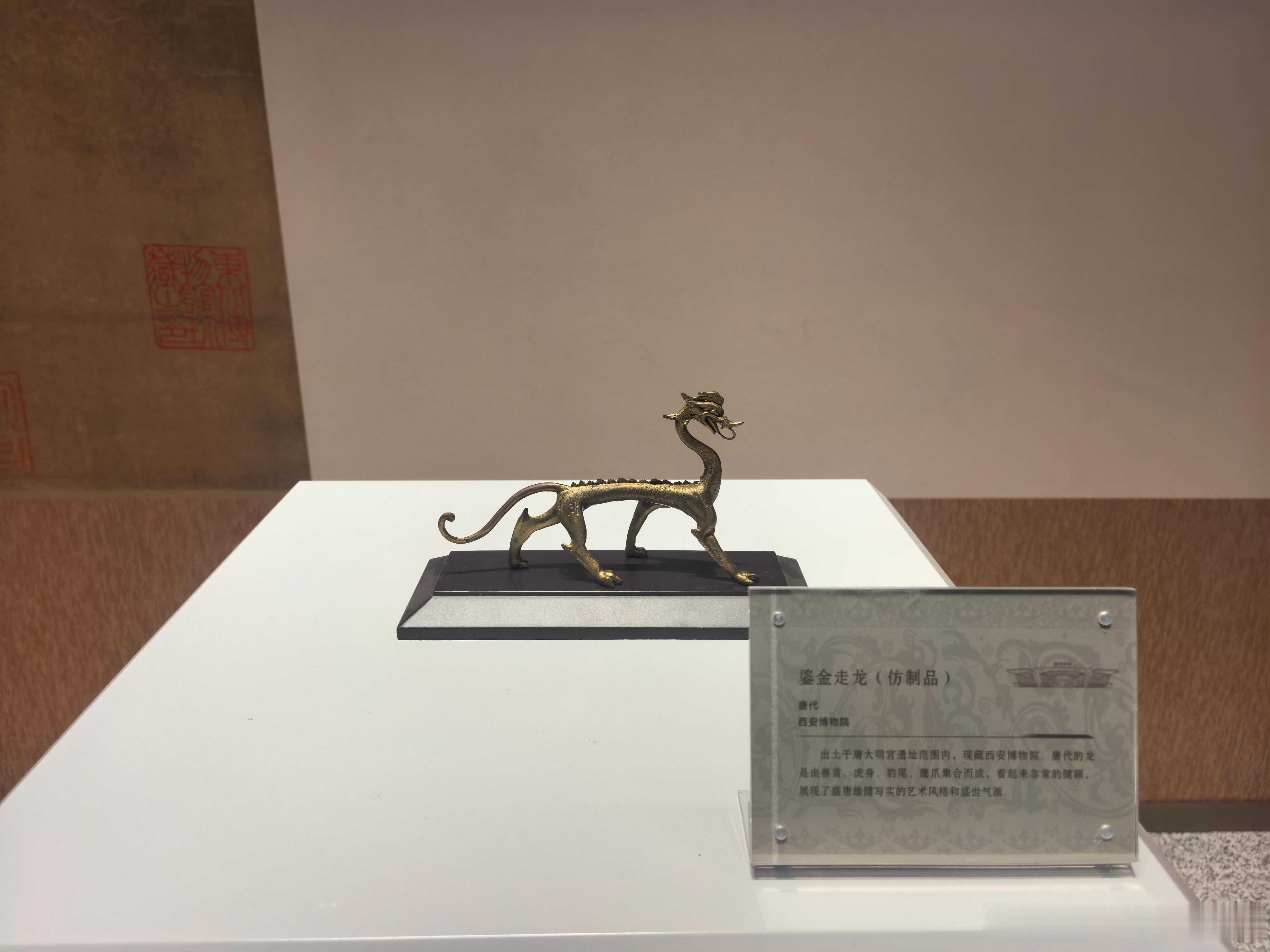 文化 西安东站里的文物诗文/王纪云（新韵）原存博物馆，东站展新容。仿品存真趣，至