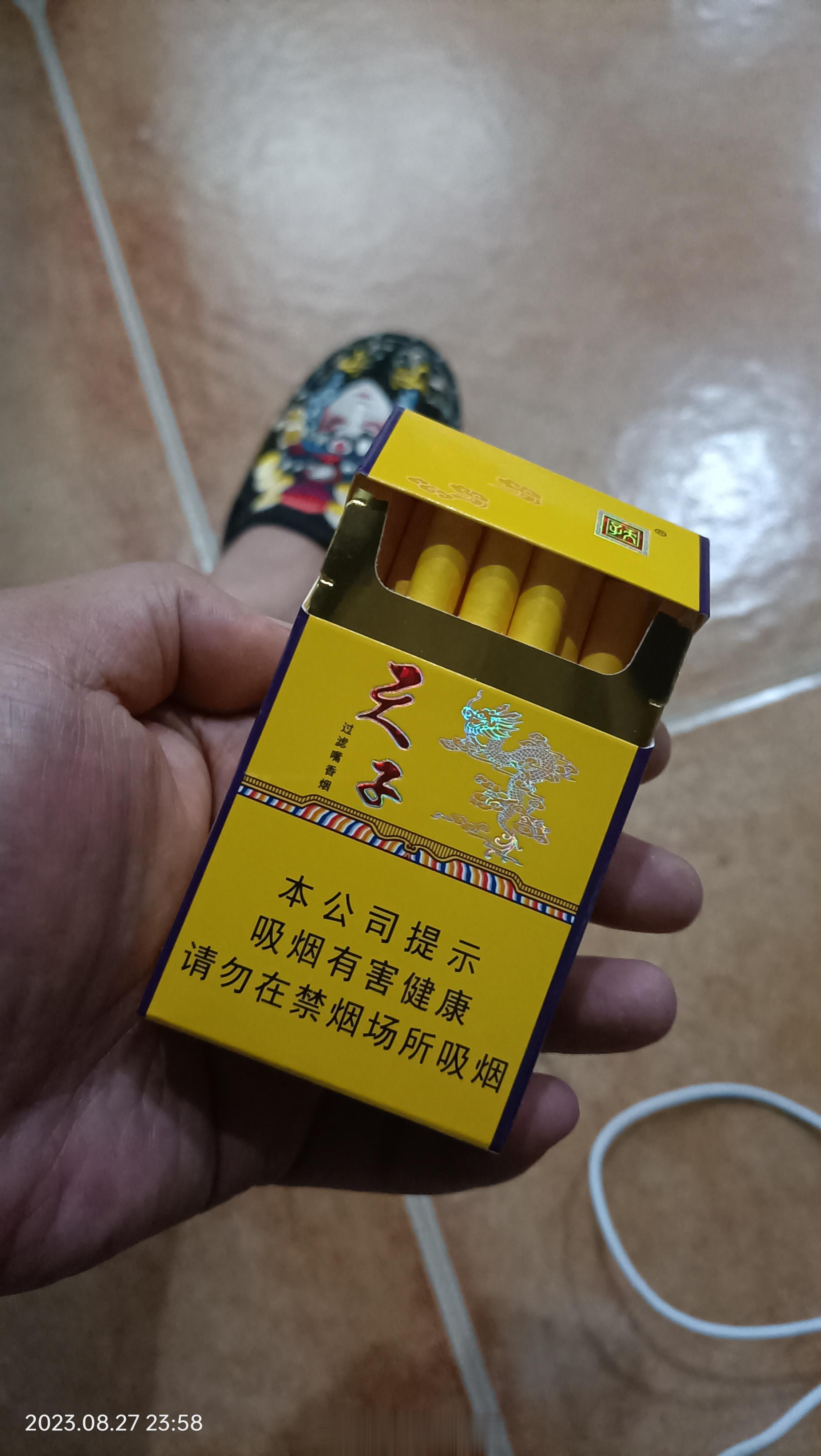 #中国烟草回应卷烟涨价传言##中国烟草#中国所有香烟价格上涨10%是假消息。算笔