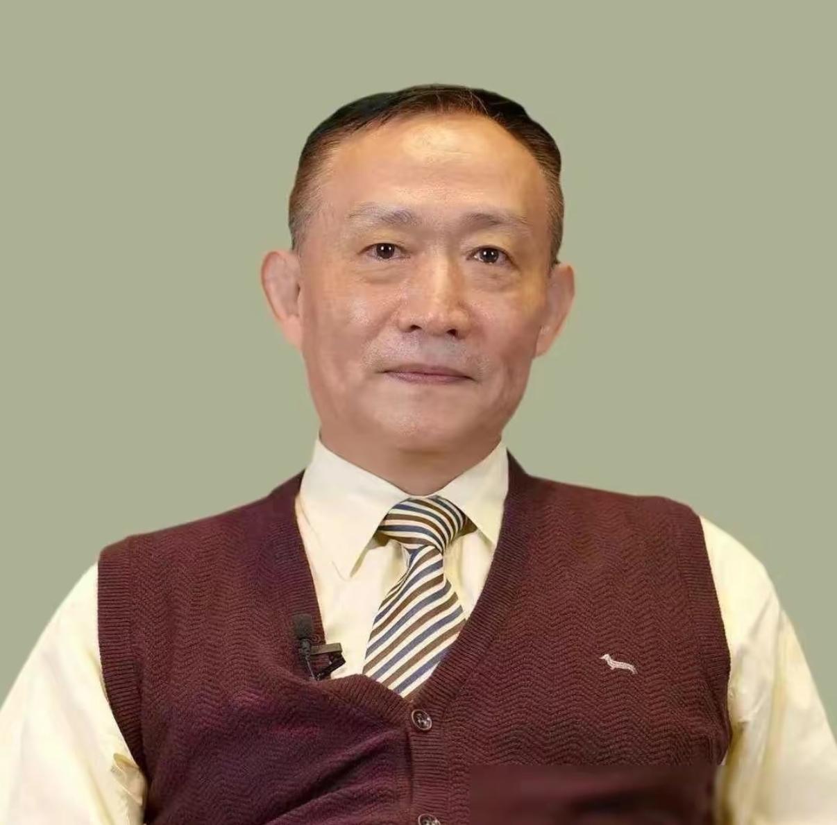 卢麒元解读历史，一向下手很准。
他说大明的结局，不能只用“内忧外患”一笔带过。把