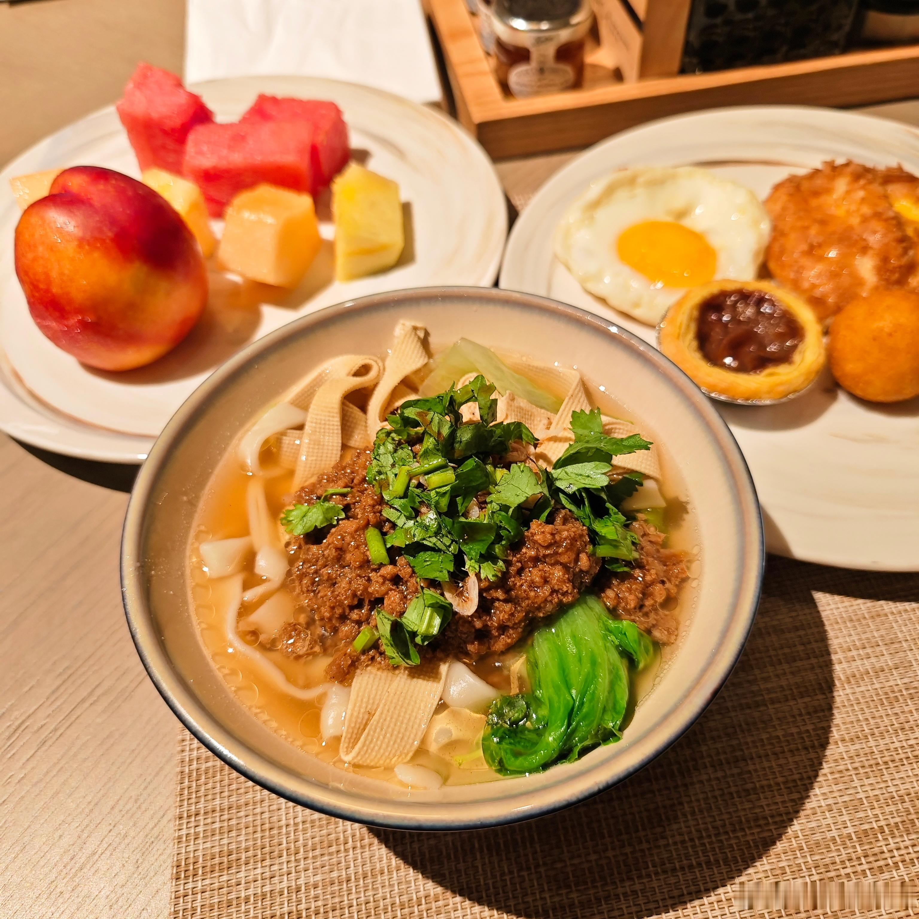 早安，吃碗地道的郑州捞面条，赶路去了[比耶]  ​​​