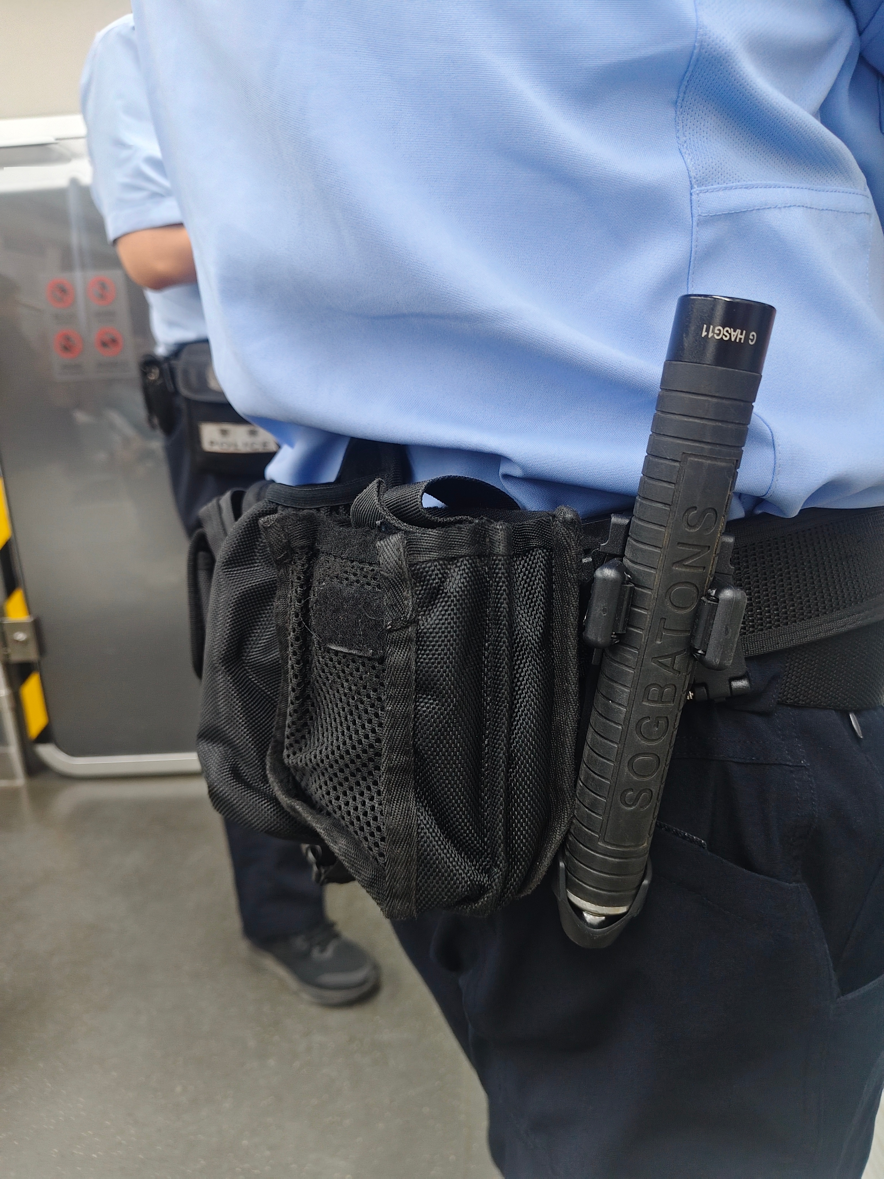 第一次近距离观察警械，这个是专治坏人用的。