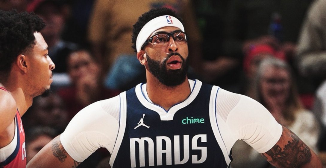 浓眉赛后谈最后一节崩盘的原因：“我们本可以打出很多好的配合，但我们在争抢球和保护