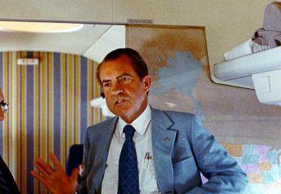 毛主席提到蒋介石曾称自己为“匪”，尼克松则好奇地问：中国人又是如何称呼蒋介石的呢