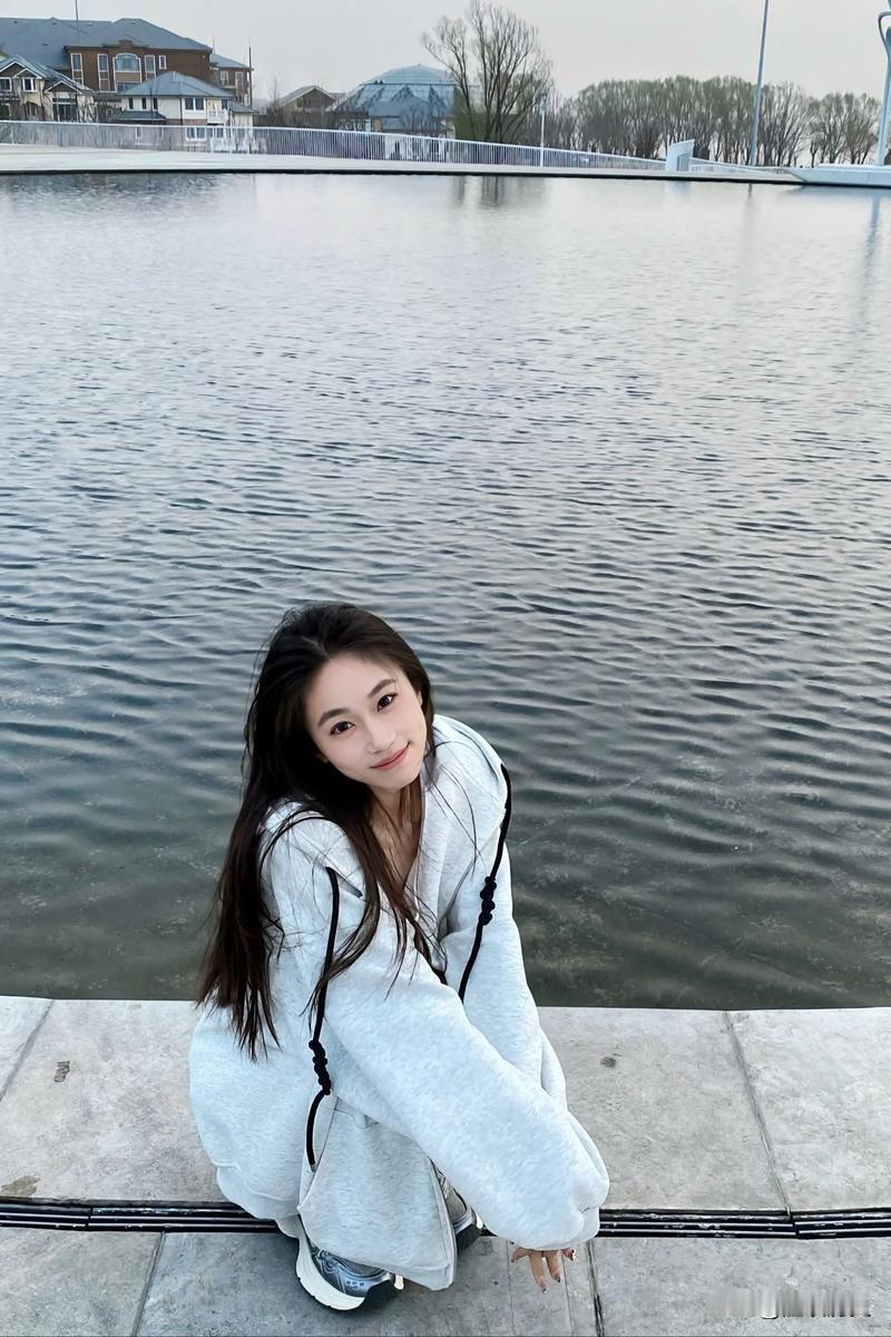 现在的女人
可以做朋友
但是不能谈感情谈婚姻
做朋友时可以随意聊天
只要谈婚姻就