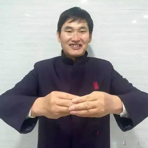 朱之文回应为什么不直播带货，他说大家喜欢我就唱唱歌，给大家带来欢乐。如果哪天过气