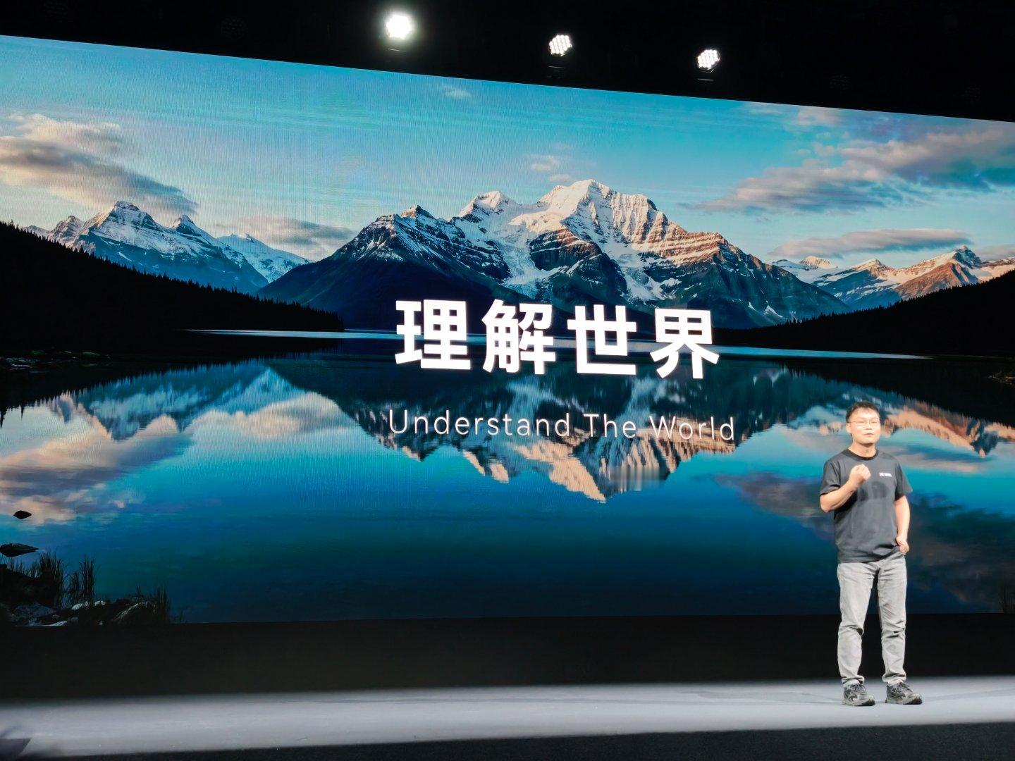 自变量对下一代具身智能基础模型定了三个目标：一，不只是模仿人类动作，要真正感知和