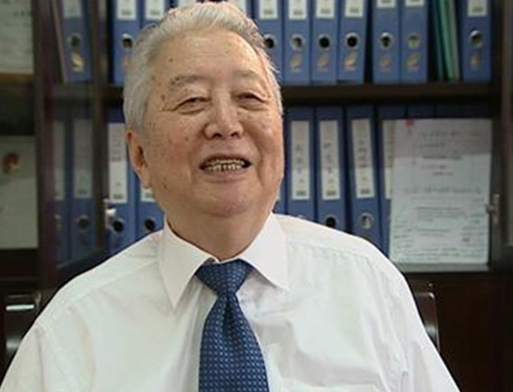 闵恩泽（1924年2月8日-2016年3月7日），出生于四川成都，祖籍浙江吴兴，