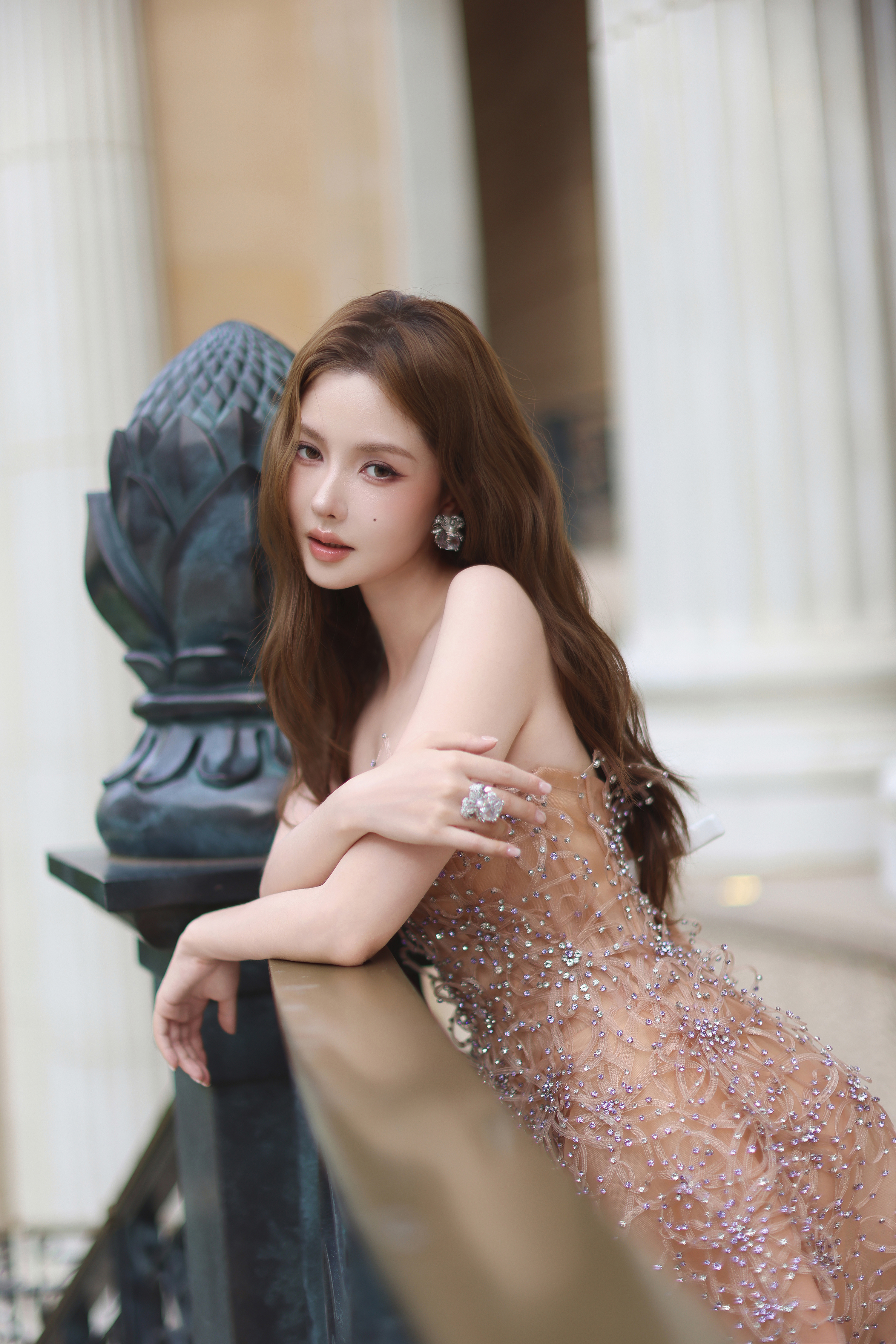 MOH OOTD | 用一枚天鹅，定格夏日的优雅精致耳饰戒指以天鹅曲线为底蝴蝶结