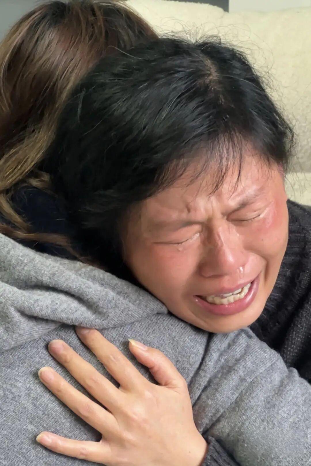 “妈，你早点睡，别熬夜。”

2024年11月1日晚上9点多，22岁的李丹给母亲