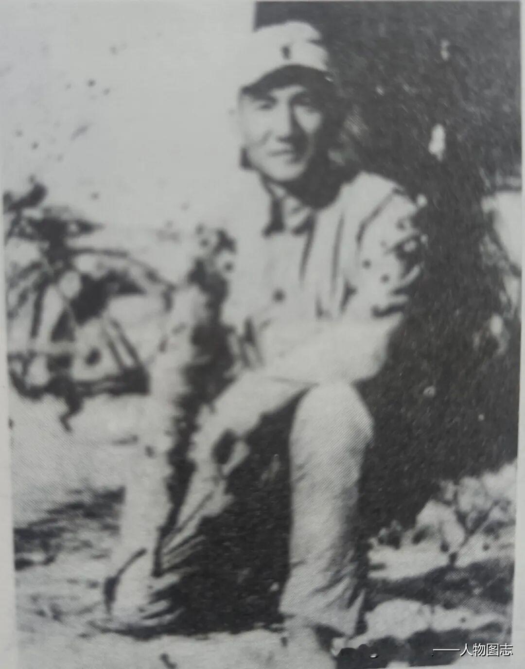 【黎耘】(1912—1946.11.27)原名于会云。河北省黄骅市李村人。
十几