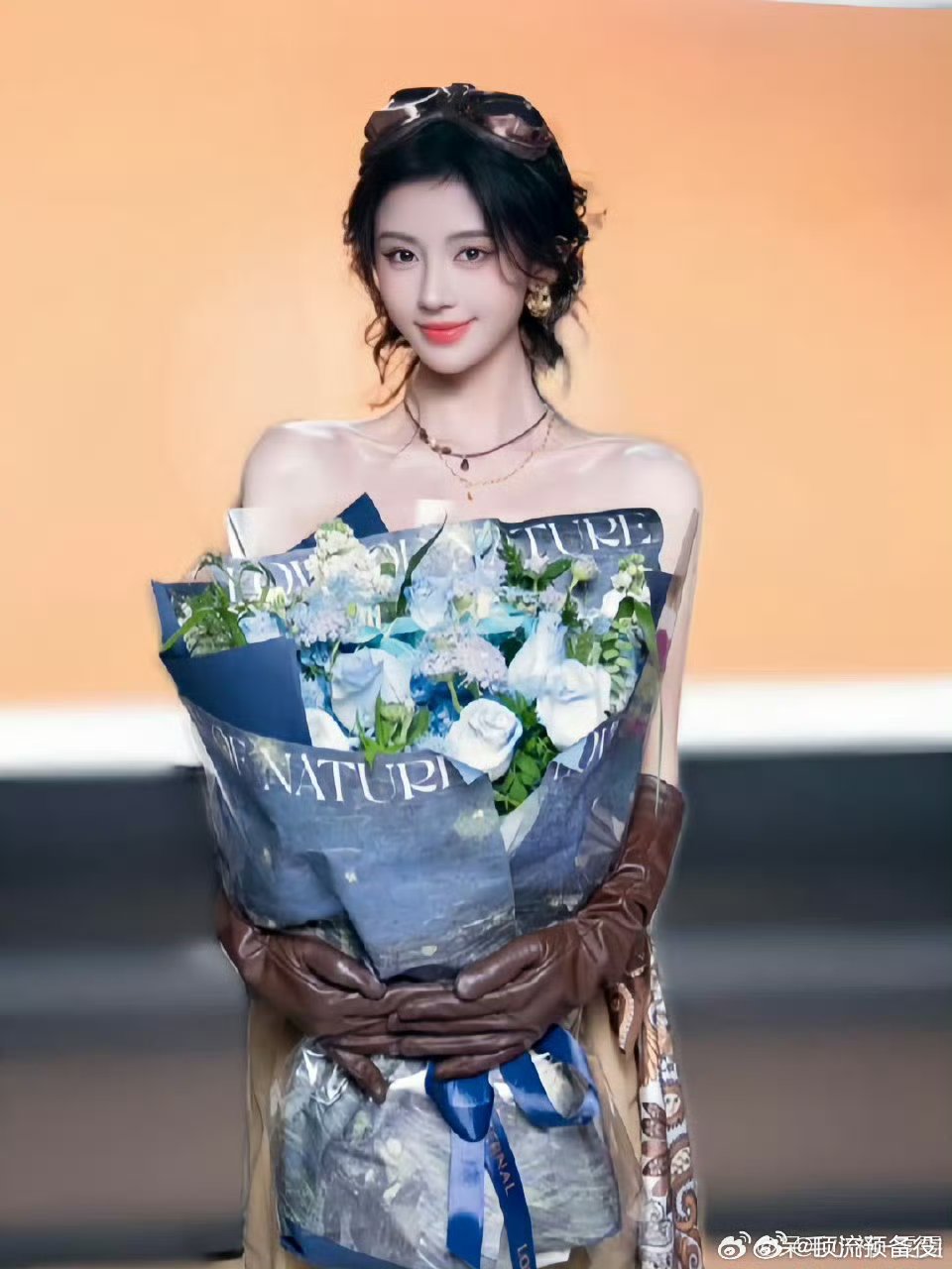 妈呀 鞠婧祎美的不像一个图层的 直角肩漂亮死了 ​​​