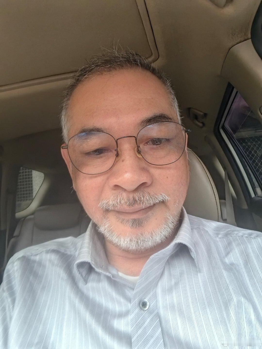 勞動人民，上工。 