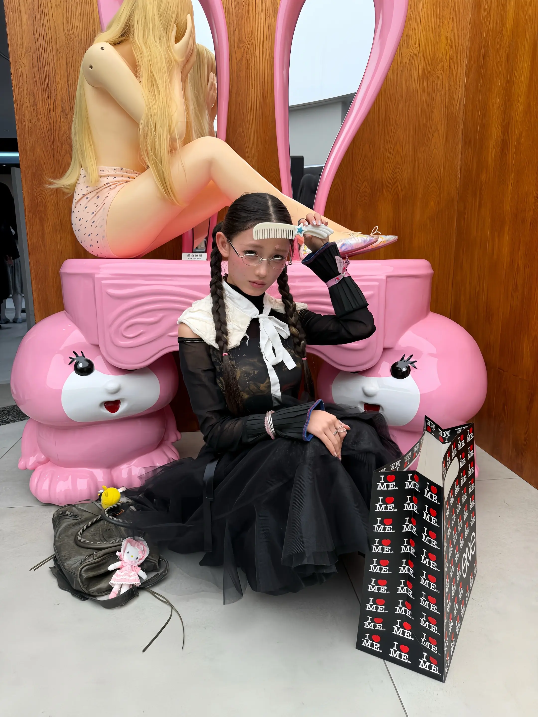🩷。感谢邀请集齐可爱的一天～  披肩：comme des garço...