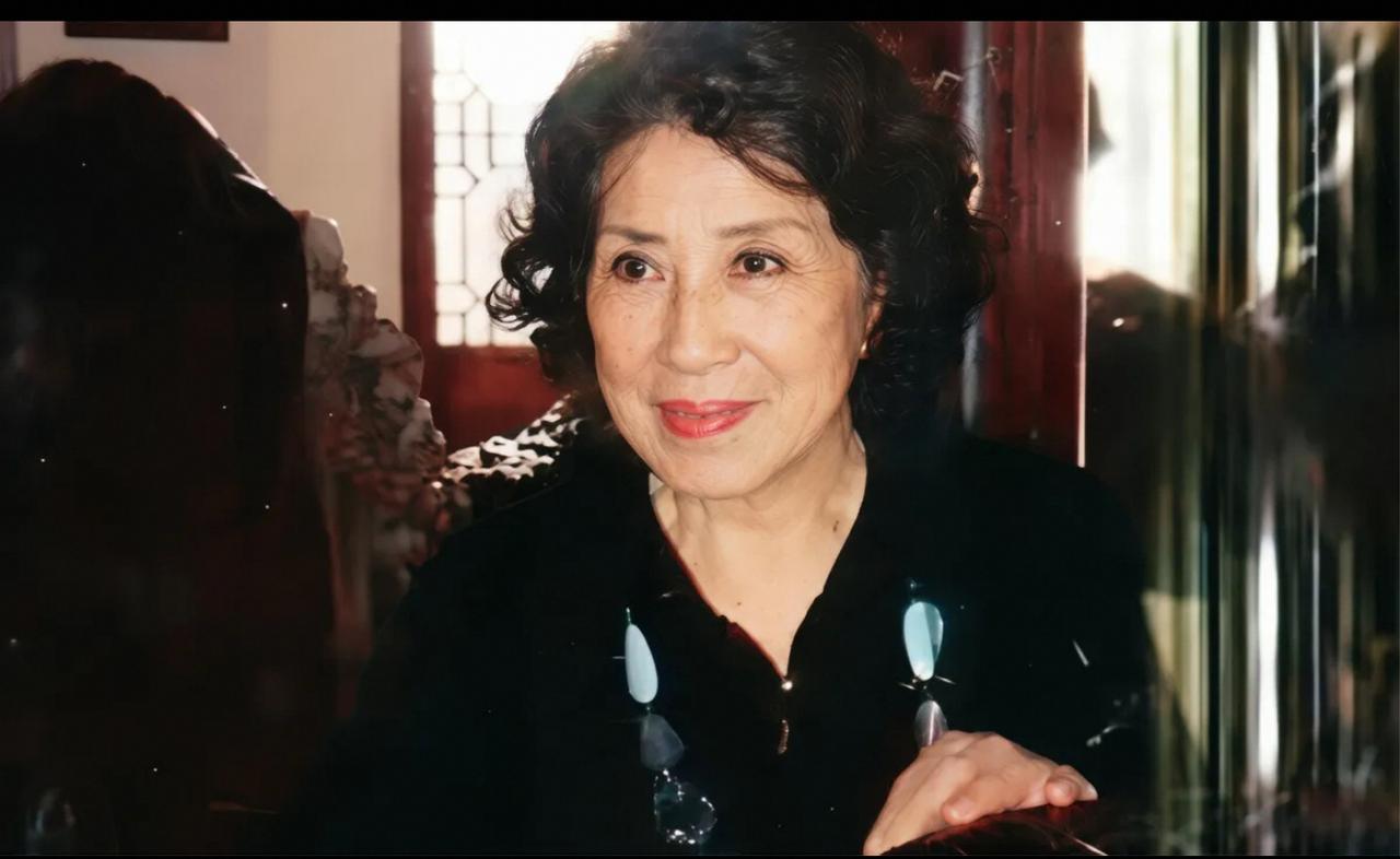 王玉龄为张灵甫守寡一生，周总理当面向她致歉，粟裕之子为她祝寿